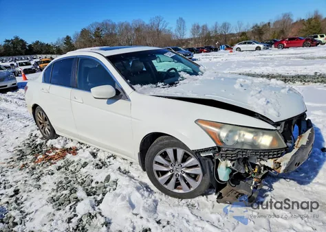 2011 Honda Accord Exl z USA, uszkodzony, nr VIN 1HGCP2F86BA068240